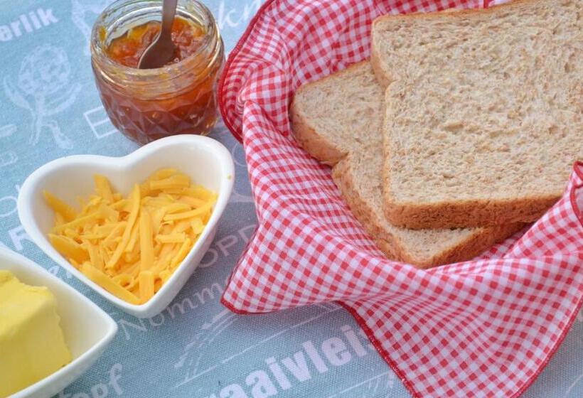 בקתת חדר, Suikerbosskuur Rondavel & Chalet