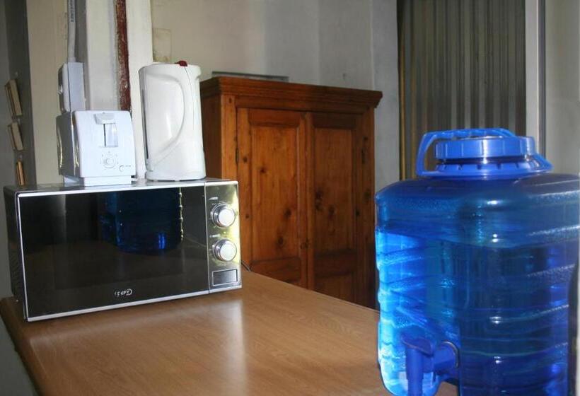 חדר משפחתי, Suikerbosskuur Rondavel & Chalet