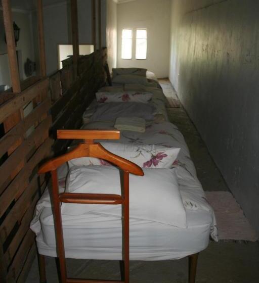 חדר משפחתי, Suikerbosskuur Rondavel & Chalet