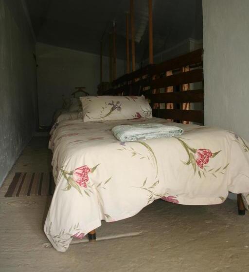 חדר משפחתי, Suikerbosskuur Rondavel & Chalet