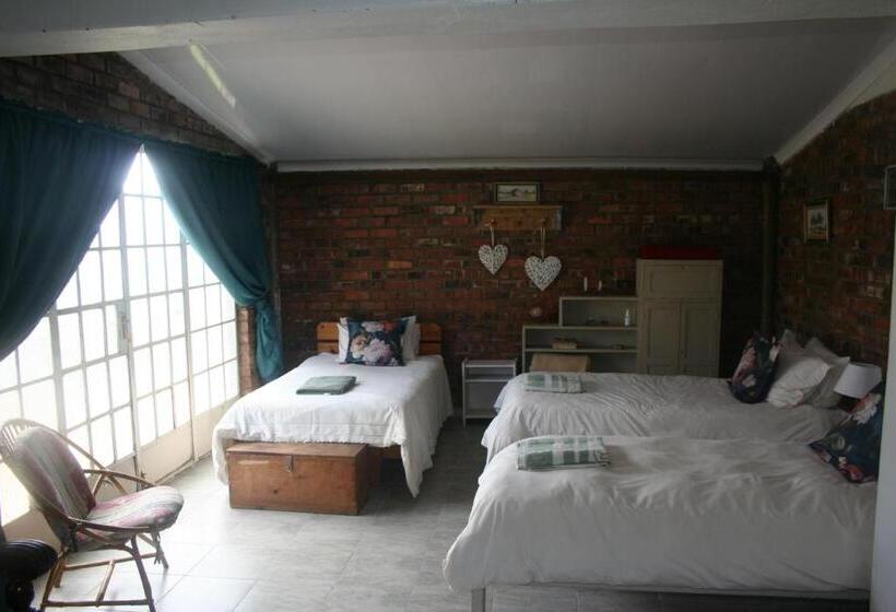 חדר משפחתי, Suikerbosskuur Rondavel & Chalet