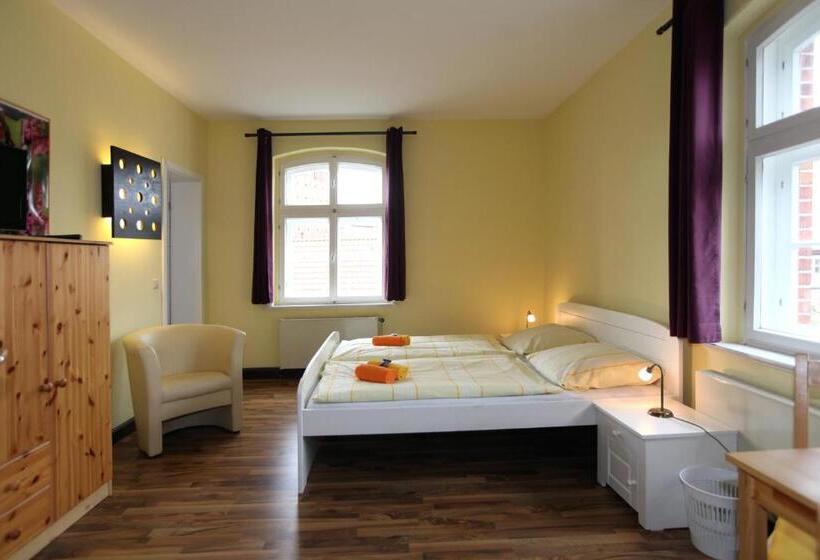 Номер Стандарт, Alte Schule Schnackenburg