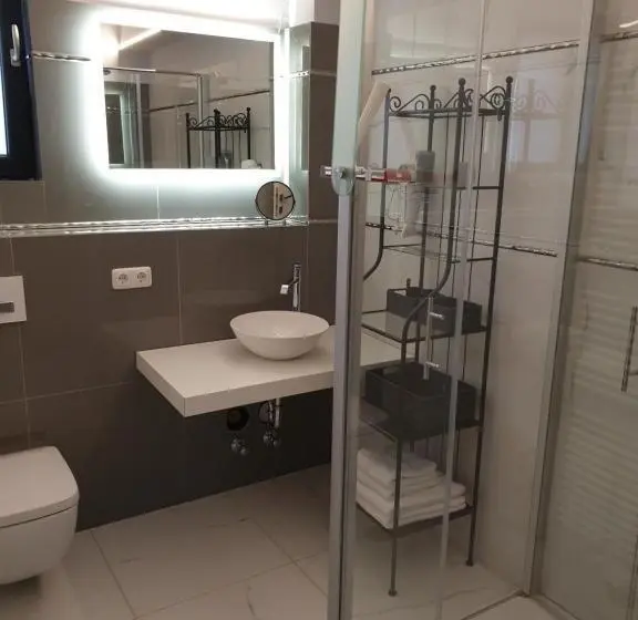スイート, Andromachi Apartments