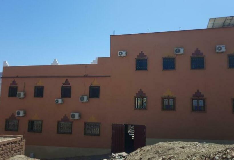 غرفة عائلية مطلّة علي الجبل, Dar Ilyana