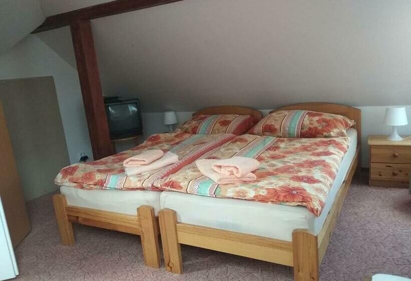 스탠다드 트리플 룸, Guest House Kaskáda