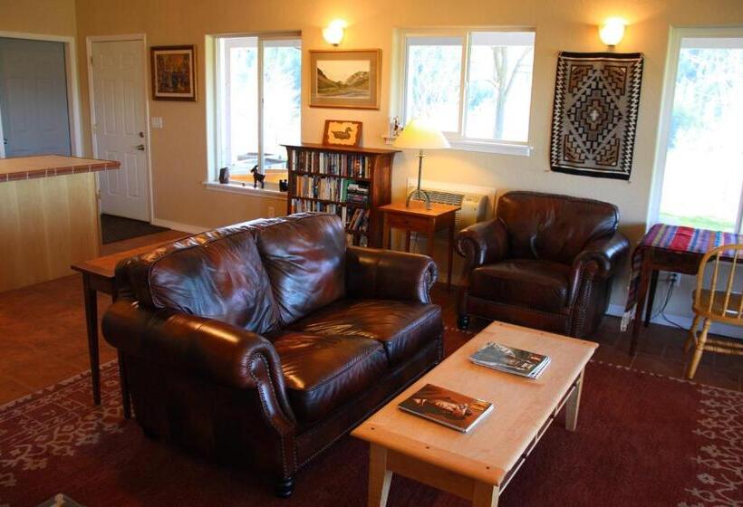 1 Szobás Ház, Pleasant Valley