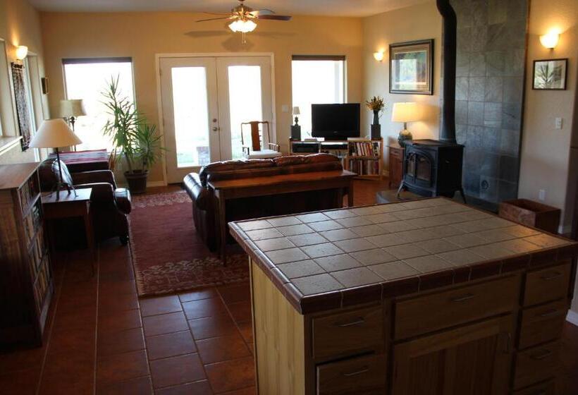 1 Szobás Ház, Pleasant Valley