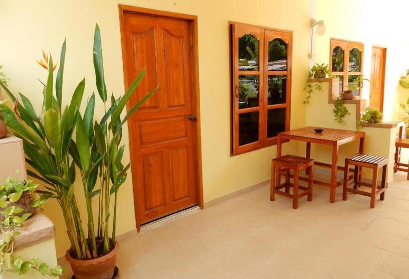 غرفة سوبيريور ثلاثية, Malee Resort