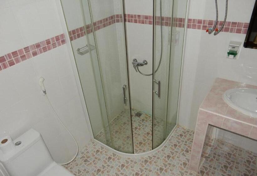 اتاق سوپریور سه تخته, Malee Resort