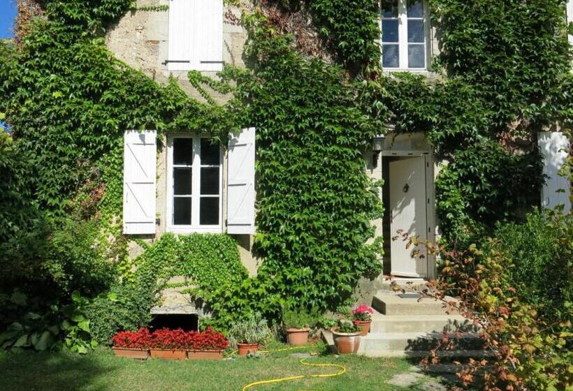 جناح مطلّ علي الحديقة, Au Relais De Nèche