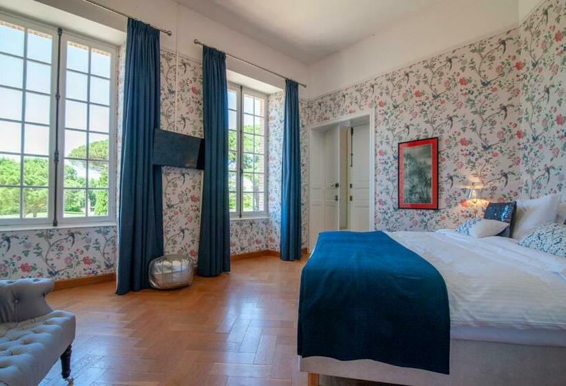 デラックスルーム, Escudes