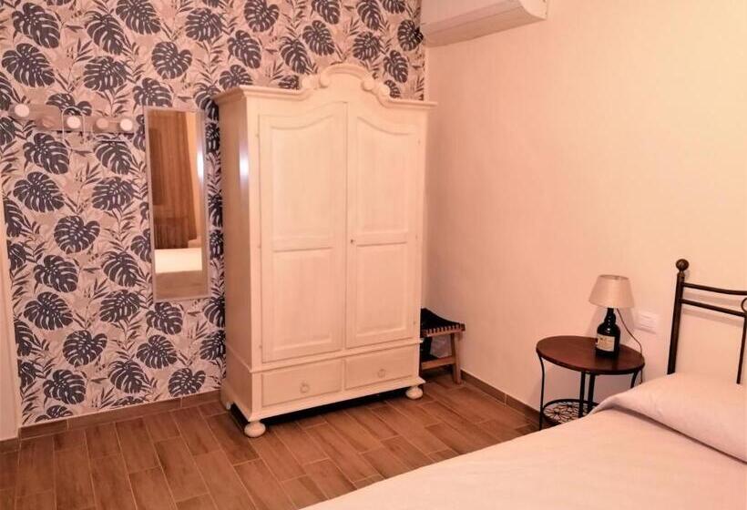 Standard room with outdoor bath, La Mafalda In Oltrepo