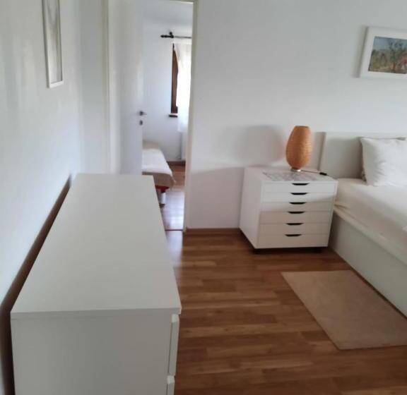 آپارتمان 2 خوابه, Pensiunea Corbeanca   Cazare Si Evenimente