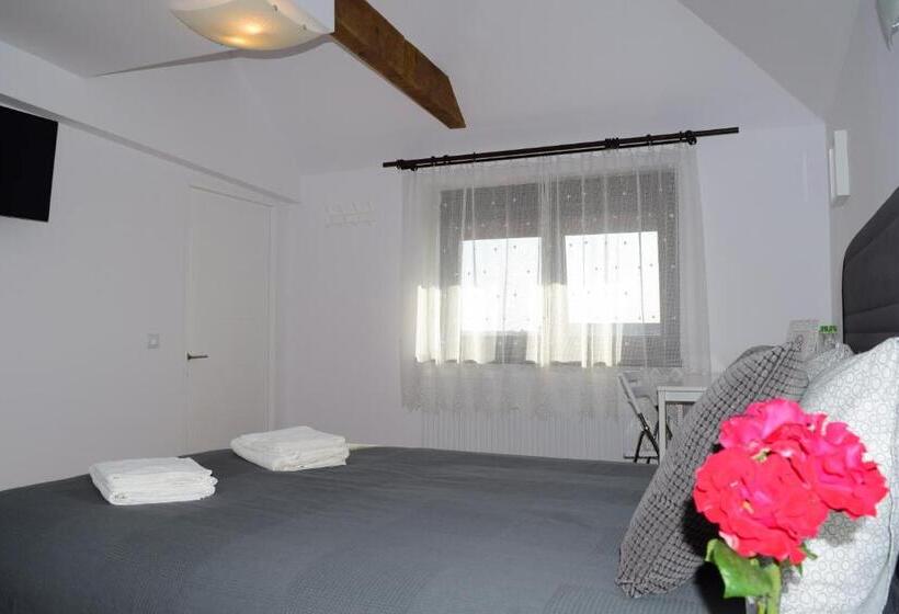 Номер Deluxe, Pensiunea Corbeanca   Cazare Si Evenimente