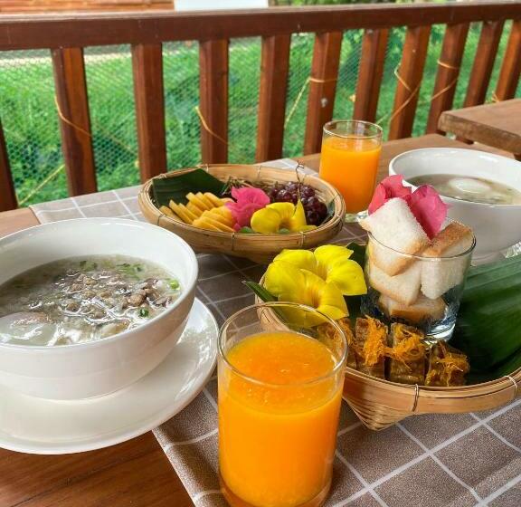 Номер Стандарт Трехместный, บ้านภัทร์จรัส น่าน   Baan Patjarad Nan
