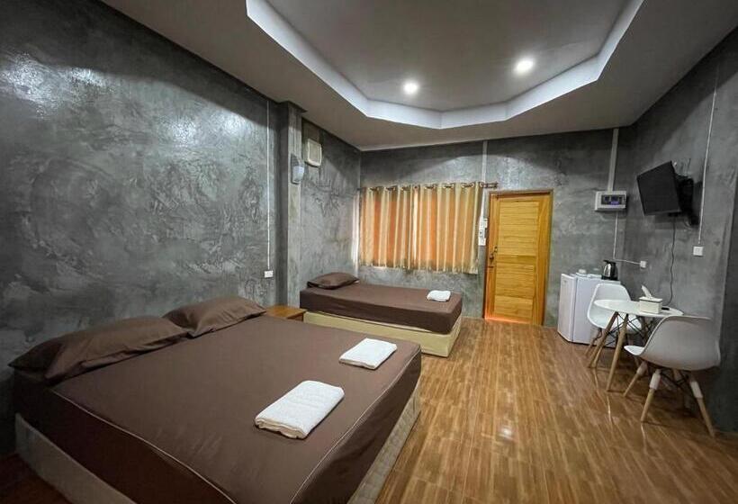 غرفة قياسية ثلاثية, บ้านภัทร์จรัส น่าน   Baan Patjarad Nan