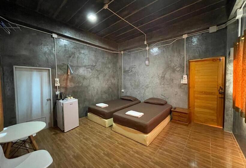 غرفة قياسية, บ้านภัทร์จรัส น่าน   Baan Patjarad Nan