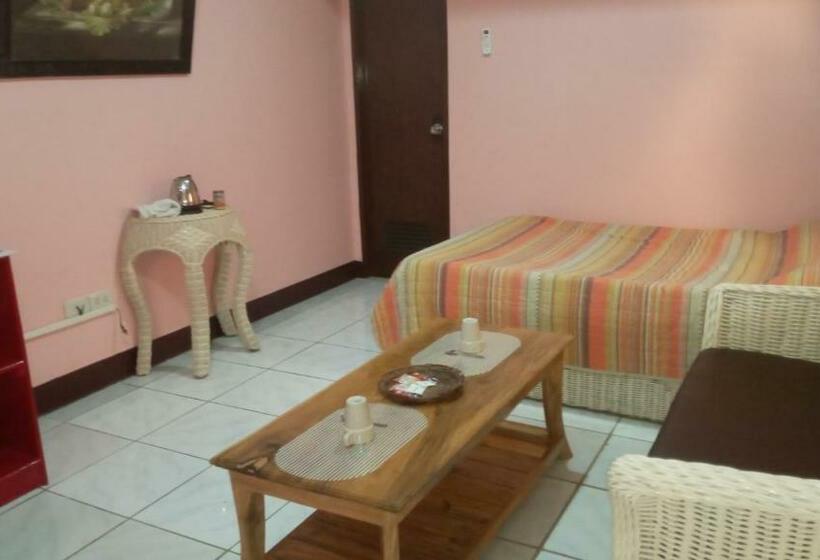 Camera Deluxe, Jconfarm