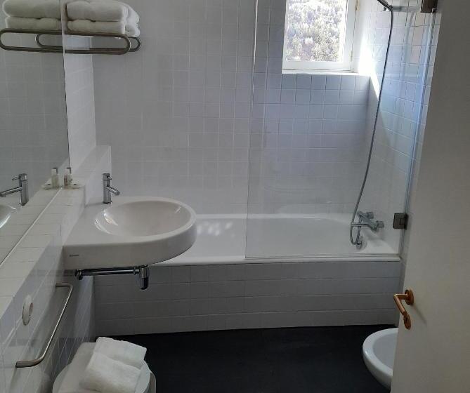 جناح جونيور ديلوكس, Quinta Da Caída