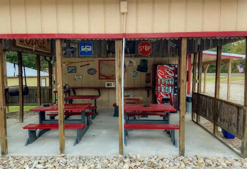 デラックスルーム, Reel Inn And Lodge