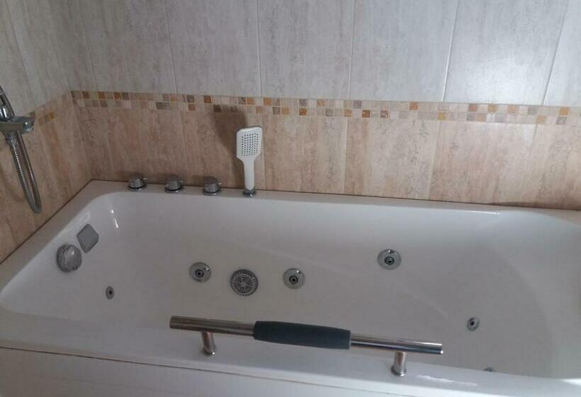 バスタブ付きスタンダードルーム, къща за гости акация