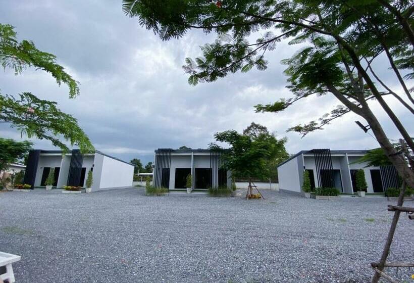 חדר דחוקס עם מיטת קינג, Peeranon Resort