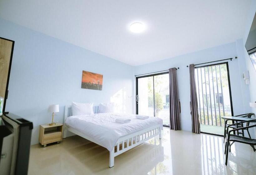 חדר דחוקס עם מיטת קינג, Peeranon Resort