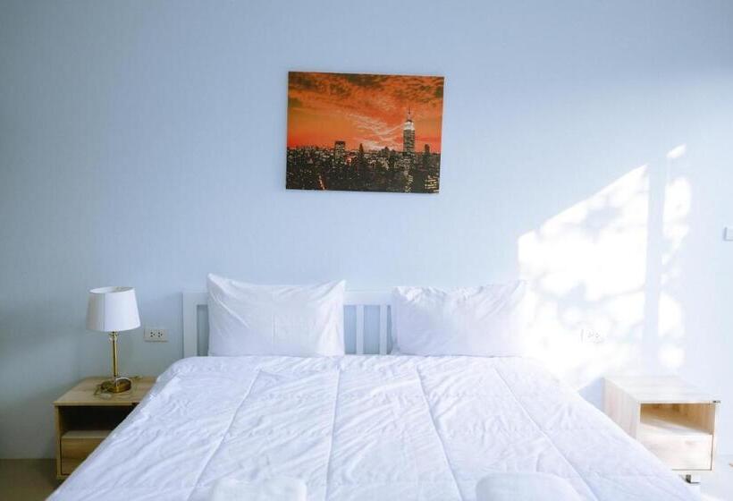 חדר דחוקס עם מיטת קינג, Peeranon Resort