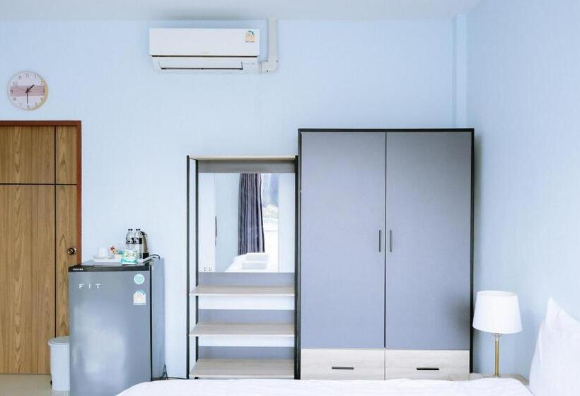 חדר דחוקס עם מיטת קינג, Peeranon Resort