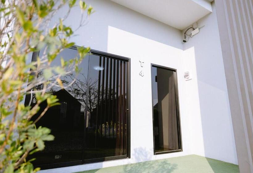 חדר דחוקס עם מיטת קינג, Peeranon Resort