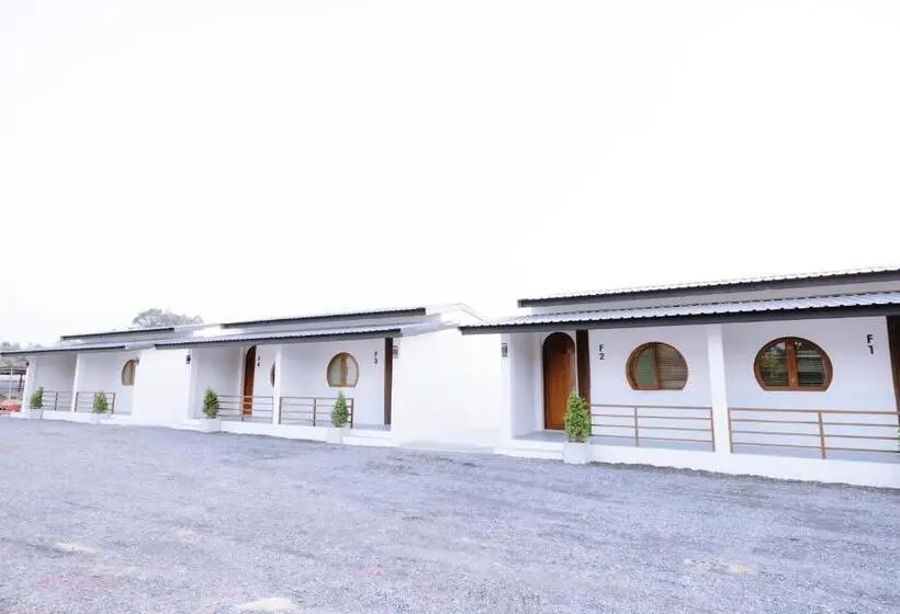 Superior Kolmen Hengen Huone, Peeranon Resort