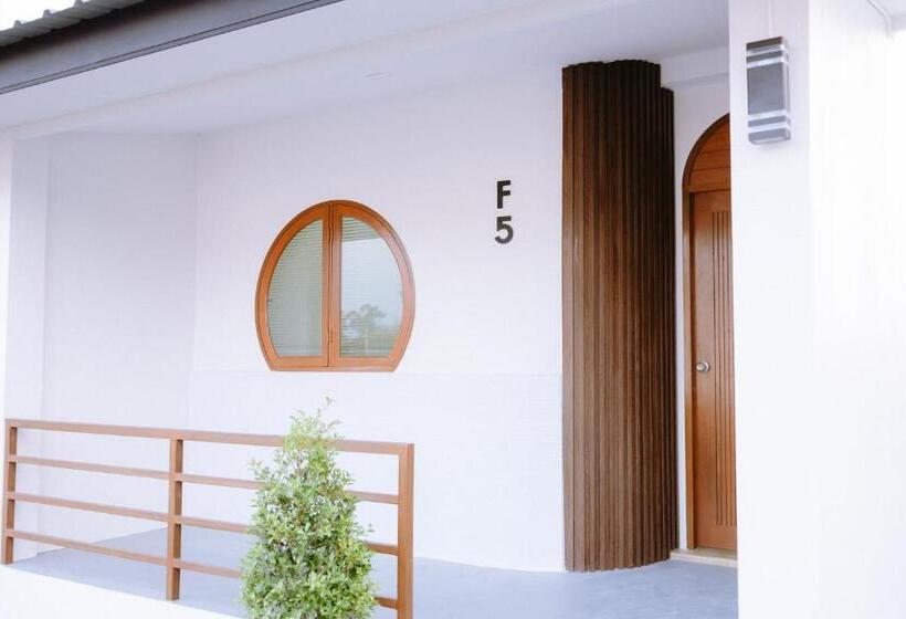 חדר סופריור לשלושה, Peeranon Resort