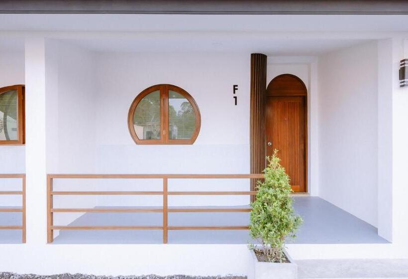 חדר סופריור לארבעה, Peeranon Resort