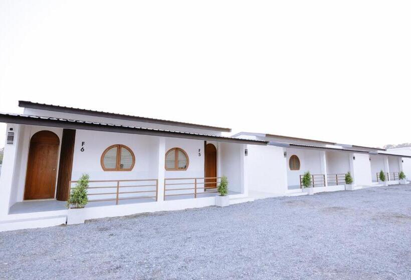 חדר סופריור לארבעה, Peeranon Resort