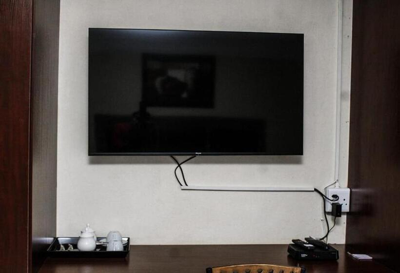 Номер Стандарт, Tshukudu E Ntsho