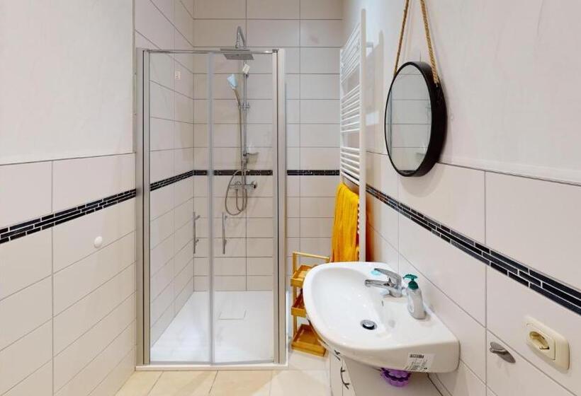 غرفة قياسية فردية, Nina Apartments