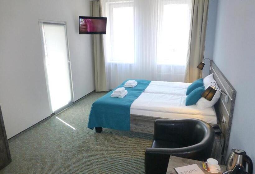 اتاق لوکس با بالکن, Giżycko