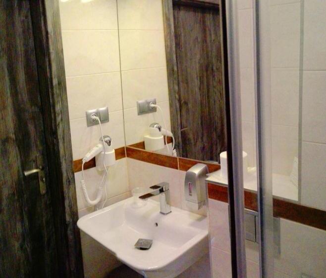 اتاق لوکس با بالکن, Giżycko