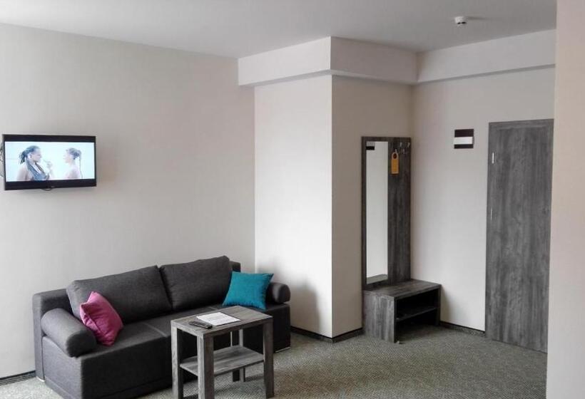 اتاق استاندارد سه تخته با بالکن, Giżycko