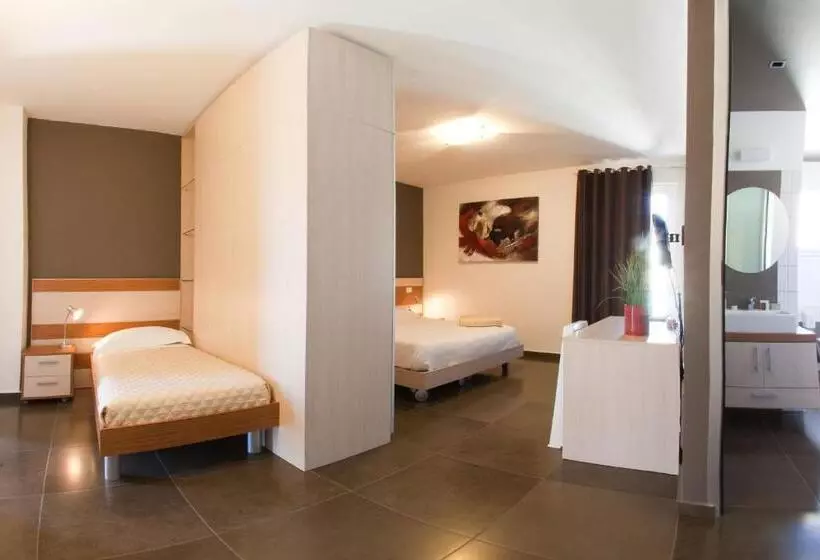 اتاق استاندارد سه نفره, Ragusa Inn