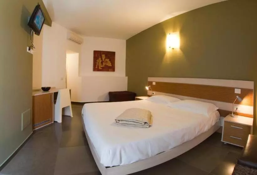 اتاق استاندارد چهار تخته, Ragusa Inn
