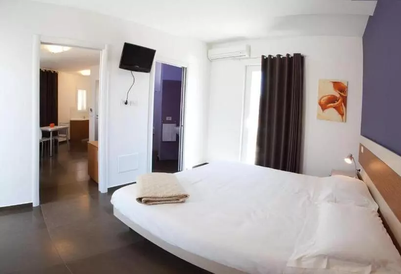 اتاق استاندارد چهار تخته, Ragusa Inn