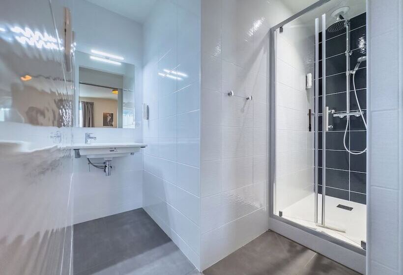 Номер Стандарт, De La Gare