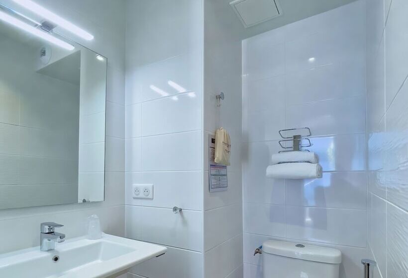 Номер Стандарт, De La Gare