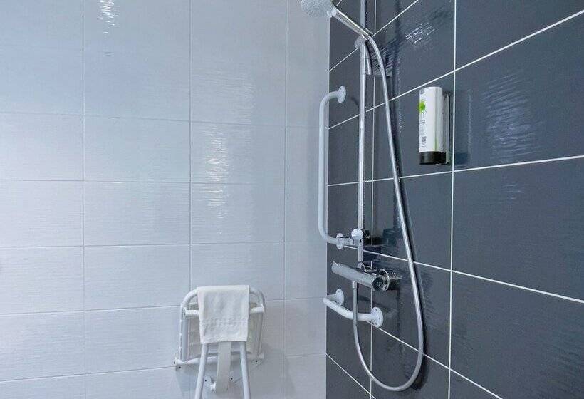 Номер Стандарт Адаптированный для Инвалидов, De La Gare