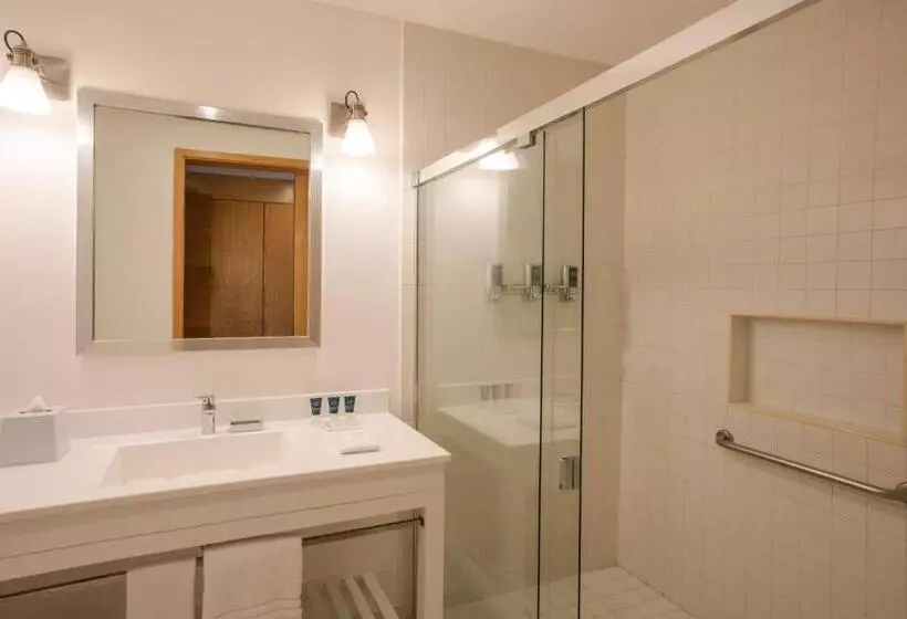 キングサイズベッド、シティビューデラックスルーム, Four Points By Sheraton Cancun Centro