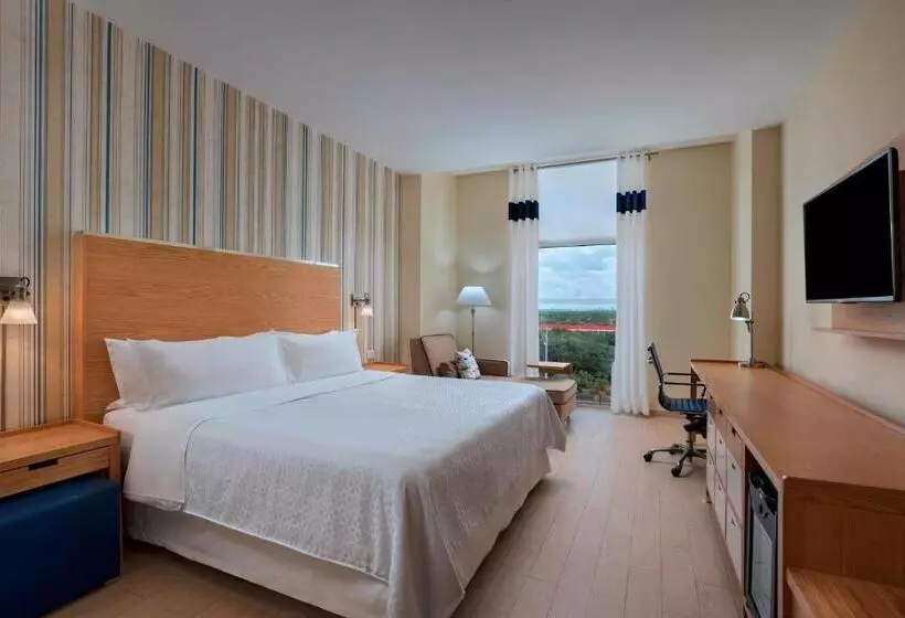 キングサイズベッド、シティビューデラックスルーム, Four Points By Sheraton Cancun Centro