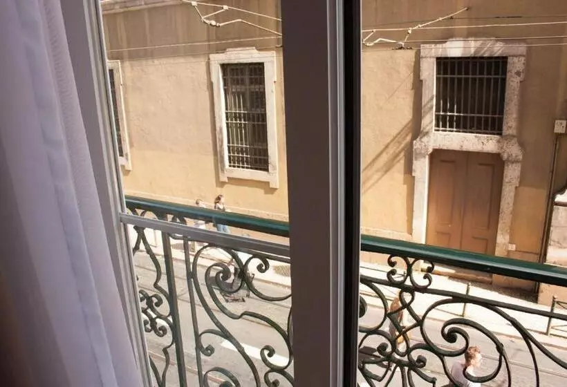 اتاق سوپریور, Lisbon Arsenal Suites