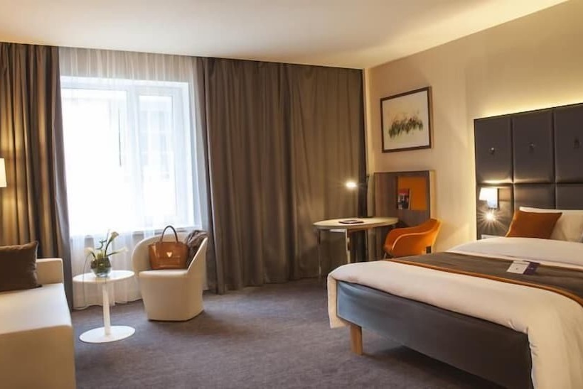 جناح جونيور, Mercure Tyumen Center