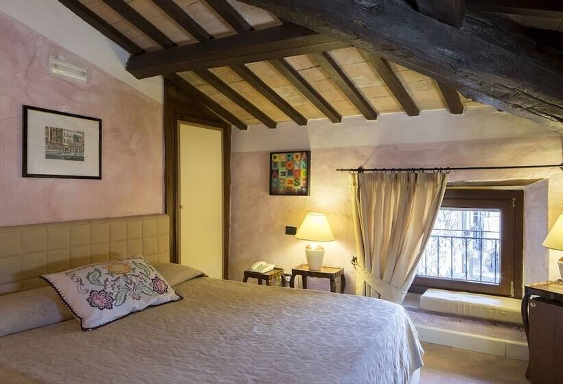 סוויטת ג'וניור, Porta Del Tempo